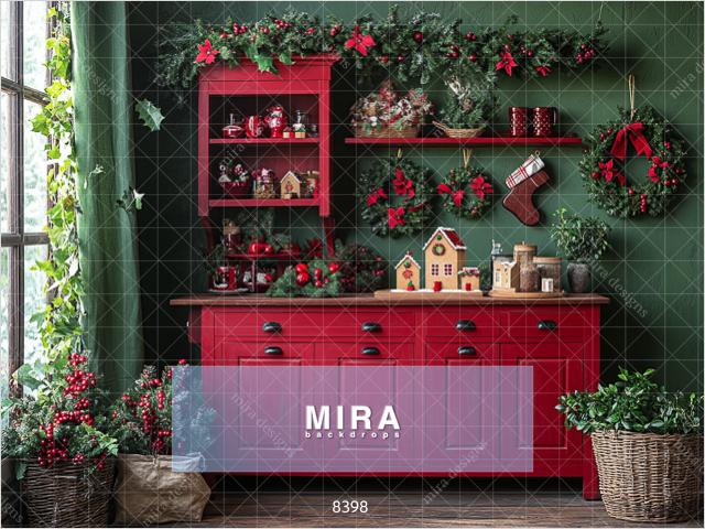 8398- Parete con cucina rossa su muro verde abete con decorazioni natalizie